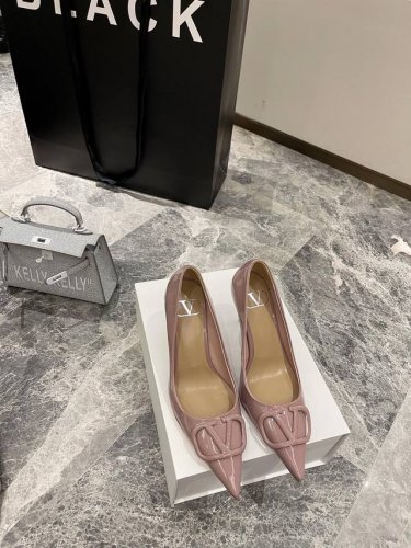 VALENTINO GARAVANI 华伦天奴 Vlogo Signature 漆皮高跟系列 高级定制 原本购入 我们家的高跟鞋都是超级稳 超级舒适欢迎任何测评