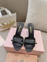 高版本出厂 MiuMiu*缪缪 24春夏满钻走秀款 小猫跟拖鞋走秀款出现在各大时装杂志封面 各路明星、小红书博主着用～全新复古上脚尤为惊艳到你的一款闭眼入都是不