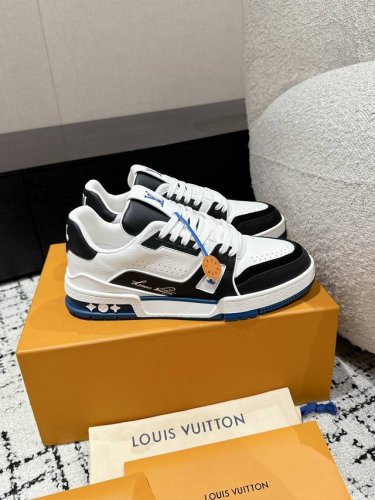 顶级版本 情侣款LV 路易威登L家 Trainer 24 新款 休闲 运动鞋 滑板鞋 LV Trainer 运动鞋的灵感源自复古篮球鞋，代表 Virgil Ab