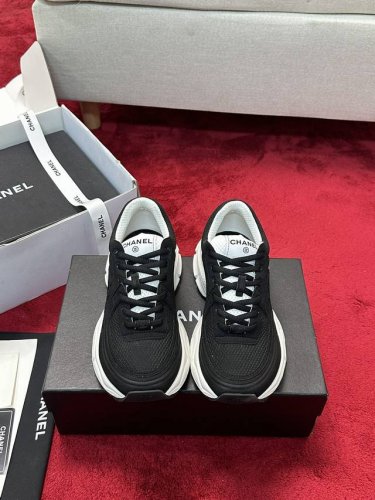 Chanel 25C新款银角大王运动休闲鞋百搭小白鞋 款式搭配不会出错撞色搭配活力满满啊 侧面压印logo 上脚很秀气 鞋面原版定制材料 原版大底Size:35