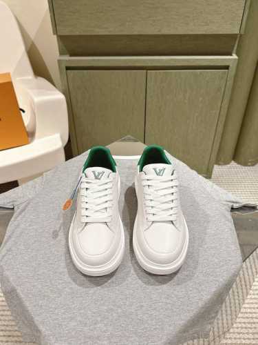 LV代购级板鞋新色现货供应！经典驴家全系列！LVTrainer PVC 运动鞋, 每个款式配色都很赞！Trainer的脚感真的非常不错，惊喜满满银色不断更新，小