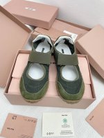 340不带飞机盒顶级版本Miu Miu 25Ss 春夏新款走秀Miumiu 德训鞋 魔术贴玛丽珍鞋 休闲鞋秀场工艺来自Miu Miu系列的细节特写 新季的潮流此