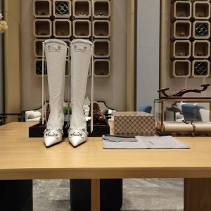 新款新色 Balenciaga2024爆单款 2024官方最新印花b纹磁铁折叠盒包装 多彩色系秋冬靓品 顶级版本，独家首发。 新款新色设计细节：最新色黑、白鳄鱼