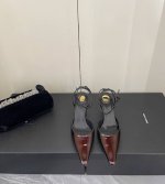 SAINT LAUREN* 春夏大热金属垫系列高跟拖鞋今年大热的复古金垫配经典字母跟 高雅性感并存 收男也收女的YSL 女人的刑具 值得每一个女性入手 鞋面：定
