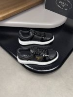 prada 普拉达 -高端品质 原单休闲运动板鞋 -鞋面：开边珠小牛皮、纳帕小牛皮、鞋身品牌金属扣件、鞋舌注塑品牌logo -内里：水染牛皮 -大底：超轻tpu