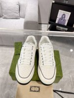 工厂价 情侣款gucci最新 白鞋情侣款休闲运动鞋 原版购入开发 做货 运动鞋以20世纪70年代的经典运动鞋为灵感原型，名字则取自体育运动中的防守动作。这款配饰