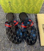 Gucci古奇2024平底女拖鞋，市场顶级版本，官网同步上脚超美，鞋面采用进口小牛皮进口羊皮内里，古奇专柜原版1:1精心制作、超级好看！上脚非常轻松舒服。专柜原
