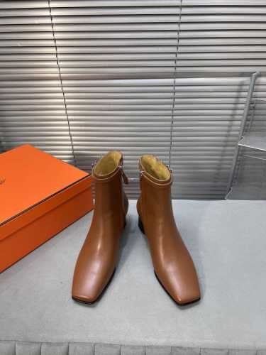 Hermes 爱马仕经典走秀款短靴 面料：进口羊皮 羊京鞋面 内里：进口绵羊皮 大底：意大利真皮大底 跟高：5Cm Size：35-41 40 41定制