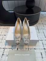 代购级别 市场唯一对版manolo Blahnik 万年不败的经典款 重金购买三个原版购入 一系列四种跟高1:1复刻定制 做到零差距。试脚 调楦 定制一年有余，
