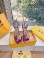 所见即所得G288顶级版本Fendi 芬迪凉鞋走秀主推系列，新品上线，芬具桌脚设计灵感改创于今年秀场的主推系列鞋履 当季新品拖鞋，众所周知，鞋子永远设计为高级感