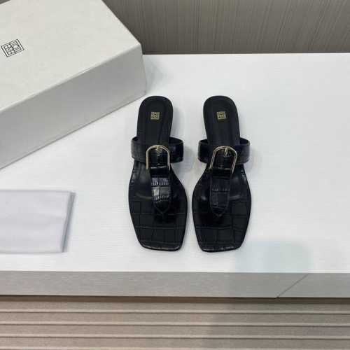 出厂价 Toteme 新款凉拖鞋，极简风还得是toteme 简约却丝毫不平庸，百搭单品，谁穿谁好看对版压纹小牛皮，羊皮内里， 意大利进口注塑真皮大底 跟高：3C