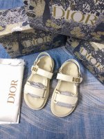 橙子出厂价 Dior 迪奥新款魔术贴厚底凉鞋 Go原版复刻 高端定制 超耐看超百搭款 上脚非常舒适 比香奶奶款还香 原版开模五金扣 做工精细 面料：进口全粒面小