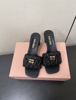 Miumiu缪缪25Ss春夏新款高跟小羊皮凉鞋拖鞋 Zp开发 原版拆卸 对版电绣手抓纹羊皮 秒杀市面普通版本，Miumiu真的太少女啦！小羊皮超级软糯 舒适度超