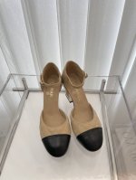 小香2024夏季新品 ～～～小香高跟凉鞋！同原版1：1复制！非市场普通版本。 面料：羊皮 内里：羊皮 跟高：8.5Cm 码数：35-39 40定做不退换 编号6