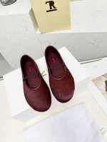 高品质出厂 The Row新款马毛平底跳舞鞋简单带点复古味随意搭配都好看！各大网红博主都在穿它，整个鞋身非常柔软，好穿不磨脚。简约百搭这种单鞋一年四季都能穿这个
