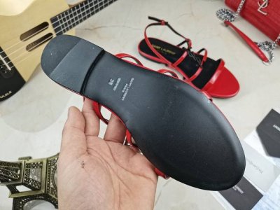 真皮底 Saint Laurent 圣罗兰、平板凉鞋早春专柜同步最新款、YSL、Logo字母扣装饰经典上乘美艳力作 专柜最火春夏系列 兼备气质 时尚 经典耐看的