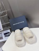 Alexander Wang 大王水钻厚底毛毛拖鞋 太好看了～很难不爱！ Bling Bling秋冬毛毛拖 露腿神器，没有比大王更懂女人心了 要闪更要美 原版水