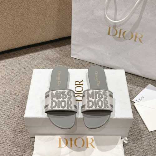 平底 中跟 代购级别 2024新款迪奥miss Dior 系列平底拖鞋，经典上乘美艳力作 Dior专柜最火春夏系列 兼备气质 时尚 经典耐看的设计风格 上脚效果