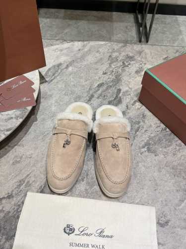 女 男10Loro Pian*经典爆款lp顶级版本 英伦流苏平底毛毛乐福鞋 原来这就是传说走两万步都不会累脚的乐福鞋这双乐福鞋把颜值和脚感都拿捏住了，上脚一走就
