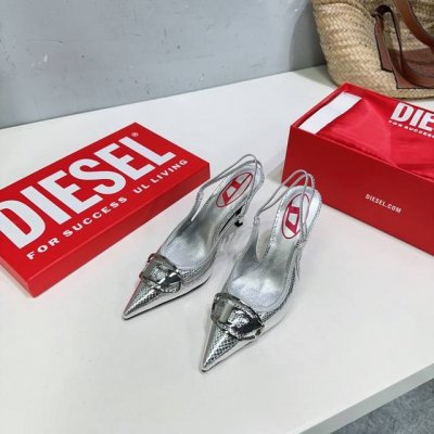 高品质出厂380！小众潮牌顶级品质！Diesel24春夏最新高跟尖头后空凉鞋！ 又酷又飒的很难拒绝啊 搭配阔腿裤露出鞋尖，一整个狂拽酷炫住了 辣妹必备款/姐妹们