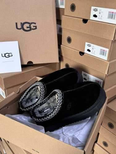 橙子出厂价 皮毛一体 官网对版大底 民族风款 ～～Ugg 周冬雨同款 厚底低帮雪地靴毛毛鞋 寒冬刷星“暖潮风” Ugg改头换面刮起雪地里的时尚感。全羊皮毛一体，