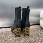 工厂价 Dior 迪奥 秋冬新款icon系列切尔西骑士女靴 明星同款cd字母logo圆柱跟机车短靴 高跟圆头一脚蹬马丁靴 材质：鞋面进口全粒面小牛皮 进口混种羊