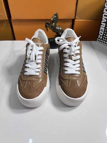 出厂价 品牌： DSQUARED2 尺码：35-44 可定做45，46 等级：高版本 材料： 夏季新款 款式类别：原版进口胶料材质 拼色设计原版弹力防滑大底