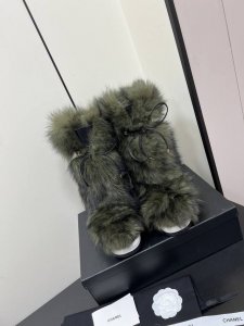 定制色只可换码 不接受退货或换款 高定系列chanel香奈儿 24 Coco羊毛靴 超重工的一款鞋面采用高定皮草大衣的羊毛 价格昂贵但是手感脚感都超级好 普通的