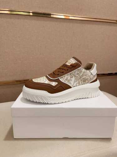工厂价: Versace 范思哲 新款休闲运动风男鞋，全新春夏季款设计，完美做工，系带懒人款打造装柜品质，鞋面：进口牛皮，羊皮内里柔软舒适，超轻TPU耐磨大底、