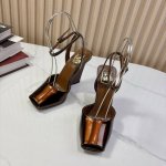 Saint Laurent YSL圣罗兰坡跟鱼嘴凉鞋YSL姐姐的美丽尤物高跟鞋 又是人间圣罗兰 Rose同款的小方头 高跟鞋化很好修饰脚型，奢华金属链 这几年S