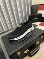 出厂价： 阿玛尼 Armani 男士休闲鞋新款上市 鞋面头层牛皮真皮内里进口原版大底完美造型顶级品质，鞋面logo电绣显得鞋型饱满，立体感十足，舒适透气超级百搭