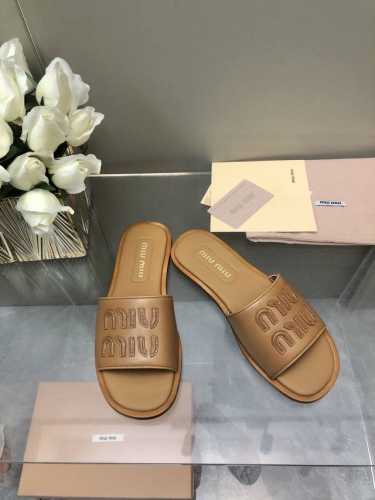 代购级Miu Miu2025春夏系列拉菲草编织皮质Logo半拖 Zp开发 原版拆卸 对版 秒杀市面版本 Miu夏日风情 真的太少女啦！小羊皮超级软糯 喜欢可以冲