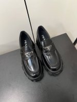 男款50Prada普拉达三角标情侣乐福鞋 白色 杏色 不做男款 原版1:1定制，今年最潮的三角标一脚蹬英伦风复古情侣小白鞋，众多网红上脚，这款鞋，牛皮拼色，注塑