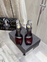 SAINT LAUREN* YSL 圣罗兰 杨树林新款小细高跟凉鞋 设计更稳更好穿 小姐姐的美丽尤物高跟鞋 优雅迷人性感 女人味十足！进口漆皮 内里垫脚羊皮 意