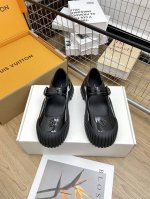 代购级 官网同步盒包装 Louis Vuitton 24秋冬 Lv 路易威登秋冬新款复古厚底玛丽珍鞋 可爱十足非常减龄，完全不害怕显腿短，穿上后显得腿又瘦又直，