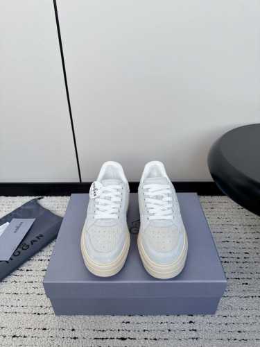 Hogan 24Ss 春夏最新运动休闲系列 松糕厚底休闲鞋 拼色工艺~休闲运动鞋履精湛手工设计融入军装元素 兼职实用与个性造型感;多元材质融入缤纷创作灵感，调和
