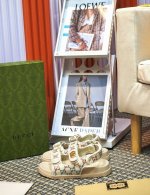 gucci高端精品 古驰早春系列Gg水晶烫钻魔术贴双G G扣沙滩拖鞋凉鞋顶级代购品质！原版1:1复刻，毎个细节皆经过精心打磨细腻制作. 面料：原版进口老花Gg帆