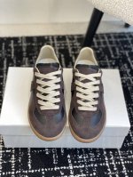 代购级 maison margiel*，mm6马吉拉经典德训鞋马吉拉最最舒服的德训鞋子了！复古感满满！随便穿搭就可以很高级！鞋子很轻便！穿起来上脚超级舒服透气！