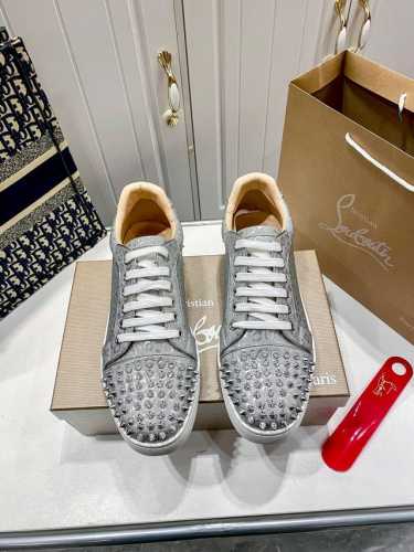 橙子出厂价P ，男码10 定制款 Christian Louboutin Cl低帮板鞋系列 铆钉 水钻 运动鞋休闲鞋红底鞋 情侣款 定做时间较长，请耐心等待！