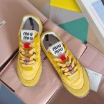 顶级版本：女款 无饰品-20 MiuMiu缪缪 最新Tyre系列 休闲 运动鞋 德训鞋 饼干鞋原版购入开发 做货 这款Tyre集优雅气质与运动功能于一身。动感橡