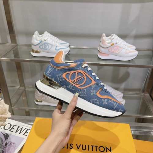 LOUIS VUITTON路易威登官网同步2024情侣款火爆上市，这款Neo Run Away运动鞋的灵感源自跑鞋，将LV标志性的必备鞋款融入潮流，该版本原版1