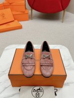 Herme‘C，全网独家纯手工制作，私人高端定制，经典手工坊～～大货实拍 Royal乐福鞋，非常的经典，百搭，简约，拼色设计，上脚非常的修脚，公认的舒适度爆表。
