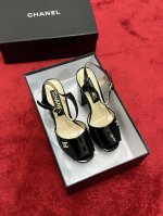 厂价 Chane*｜小香24P新品走秀 款防水台双c高跟凉鞋 巴黎时装周周秀重磅新品 穿上瞬间拉长拉细小腿比例 随意的搭配即可造型出甜酷气质！ 鞋面采用原版牛皮