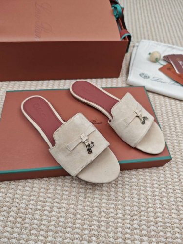 高版本 主打多色 LP新品发售Loro Piana 官网同款针织拖鞋｜采用 Wish 羊京面料制作｜鞋面采用独特针织面料制作工艺｜双层羊皮，垫脚丝绸羊皮，全方位