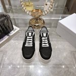 出厂价P 厚底330Dior迪奥新款松糕鞋厚底休闲鞋 购入开发 这款Dior Star运动鞋延续经久不衰的轮廓，采用牛皮革精心制作，所以上脚会特别的舒服哦 饰以