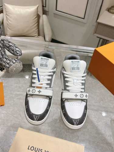 480 #顶级版本L V新款魔术贴 情侣款 lv 路易威登L家 Trainer 25开春/新款 休闲 运动鞋 滑板鞋 lv Trainer 运动鞋的灵感源自复古