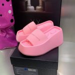 工厂价 Alexander Wang 亚力山大 王 2024春夏新款糖果色女鞋 明星同款厚底方头露趾防水台拖鞋 材质:原版定制绸缎布鞋面+意大利进口橡胶滴胶工艺