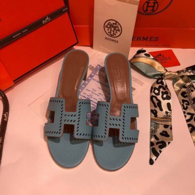 顶级品质 上新hermes 经典粗跟 激光冲孔系列 超级有档次的一款贵妇h拖鞋，绝对人手一对。 100%购入正品1：1定制，楦型、原模具、皮料，都专为这款而定制