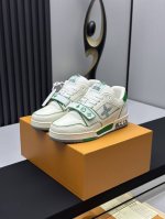 工厂直销 顶级版本 LV-路易威登-经典走秀新款空胶工艺 原版1：1开发复刻！！上脚非常舒适 奢侈用料，做工精细，中底印有欧洲制造英文字母鞋面由意大利进口小牛皮