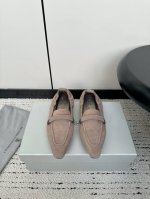 Brunellocucinell* Bc 24Ss 平底方头单鞋 方头鞋一贯是很有女人味的 优雅 精致不急不缓 是有一种气质的这是很多乐福鞋比拟不了的 但是如果